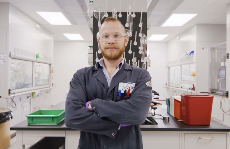 Cientista a trabalhar num laboratório